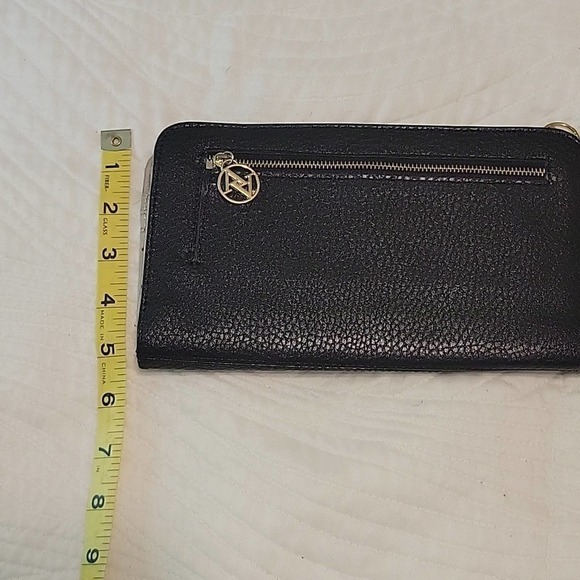 Adrienne Vittadini wristlet clutch - Picture 6 of 8